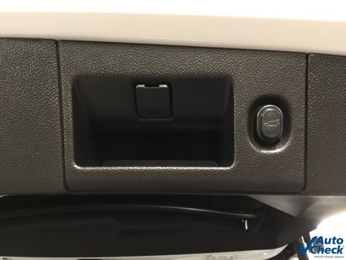 Used 2017 GMC Yukon SLT image 13