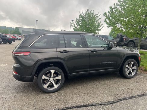 Used 2023 Jeep Grand Cherokee 4WD 4xe image 2