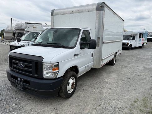 Used 2022 Ford E-350 and Econoline 350 Super Duty RWD image 3