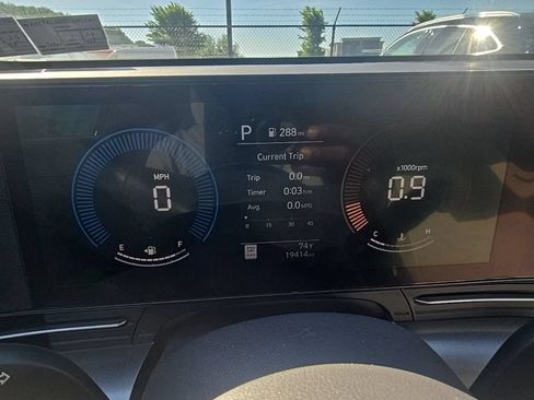 Used 2025 Hyundai Kona SEL FWD image 8
