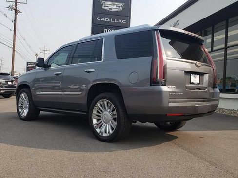 Used 2018 Cadillac Escalade Platinum AWD/4WD image 6
