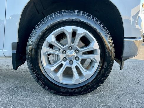 Used 2022 Chevrolet Silverado 1500 LTZ w/ LTZ Premium Package image 19