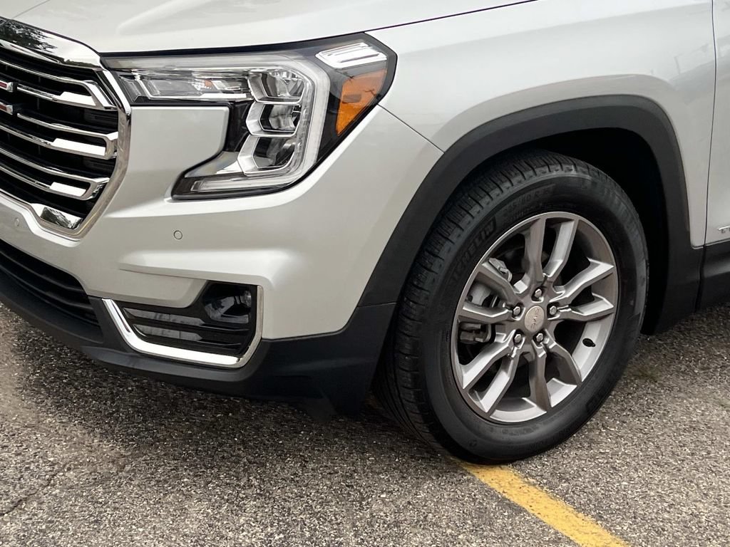 Used 2022 GMC Terrain SLT w/ Tech Package FWD image 8