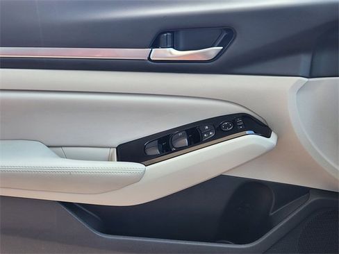 Used 2024 Nissan Altima 2.5 SL image 21