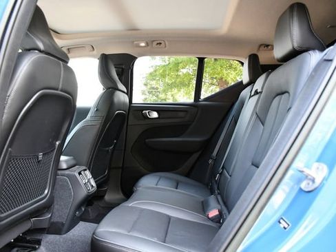 Certified 2024 Volvo XC40 B5 Core AWD/4WD image 17