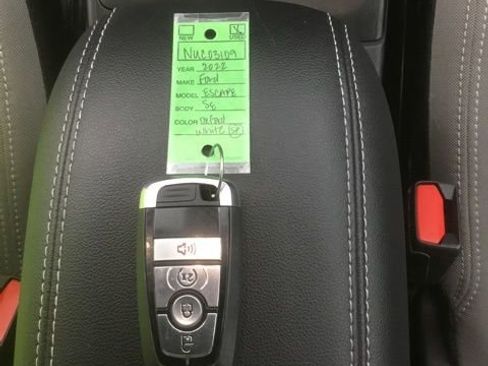 Used 2022 Ford Escape SE w/ Cold Weather Package image 33