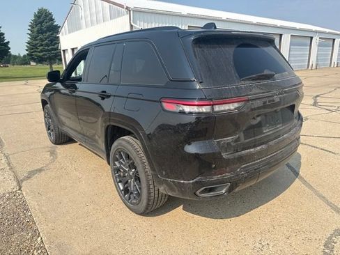 Used 2025 Jeep Grand Cherokee Summit AWD/4WD image 9