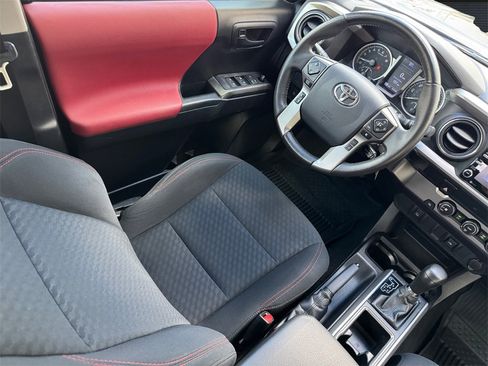Used 2020 Toyota Tacoma SR5 image 15