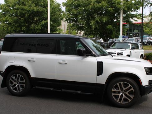 Used 2025 Land Rover Defender 110 X-Dynamic SE AWD/4WD image 7