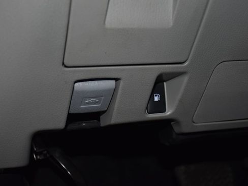 Used 2017 Toyota Highlander LE FWD image 23