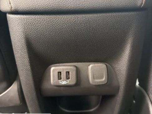 Used 2022 GMC Canyon AT4 image 32