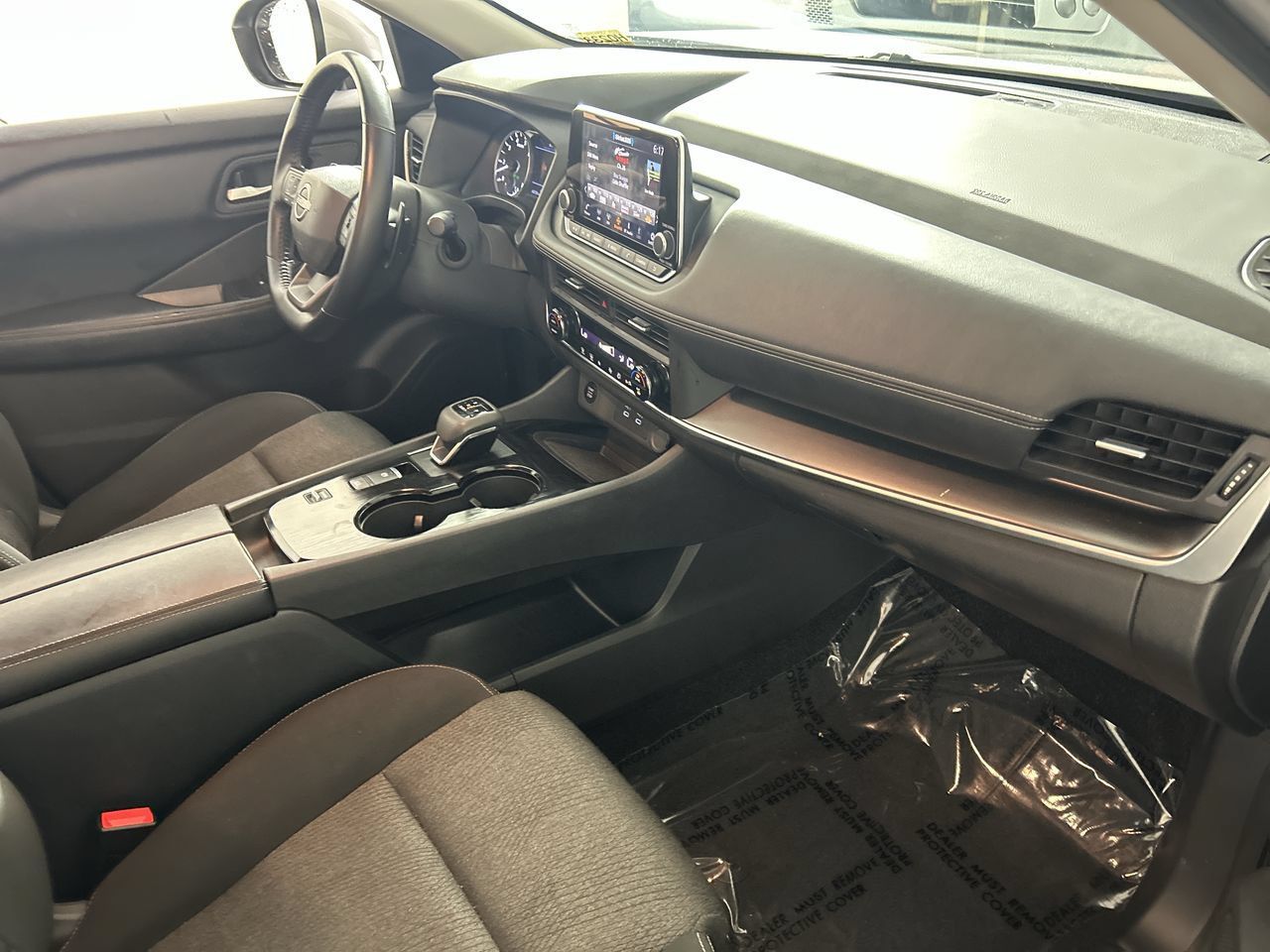 Used 2025 Nissan Rogue SV FWD image 27