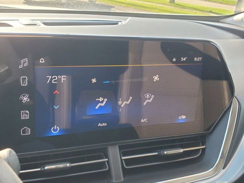 Used 2024 Chevrolet Trax LT FWD image 19