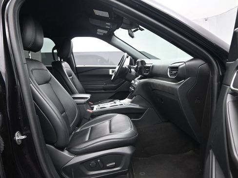 Used 2020 Ford Explorer XLT w/ Equipment Group 202A AWD/4WD image 27
