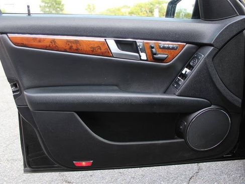 Used 2011 Mercedes-Benz C 300 4MATIC Sedan image 11