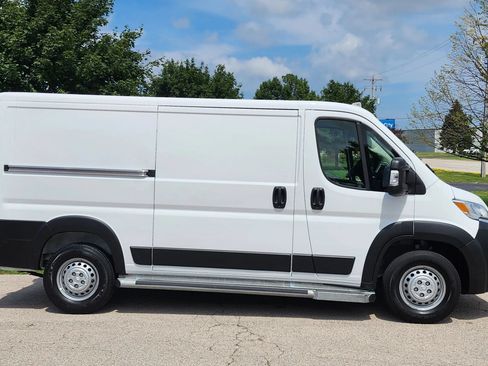 Used 2025 RAM ProMaster 2500 w/ U-Haul Equipment Group FWD image 10