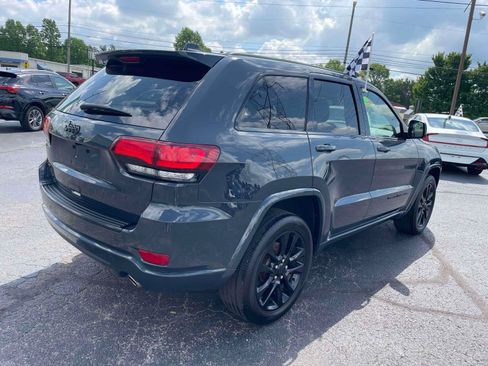 Used 2018 Jeep Grand Cherokee Altitude AWD/4WD image 4
