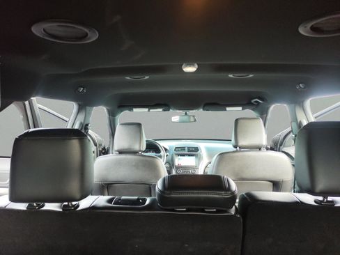 Used 2018 Ford Explorer XLT image 17