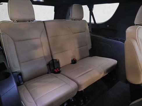 Used 2021 Chevrolet Suburban Premier w/ Premium Package AWD/4WD image 13