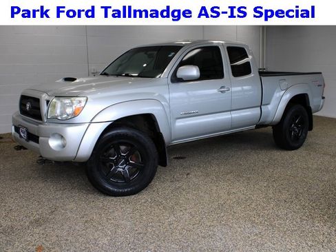 Used 2005 Toyota Tacoma PreRunner image 1