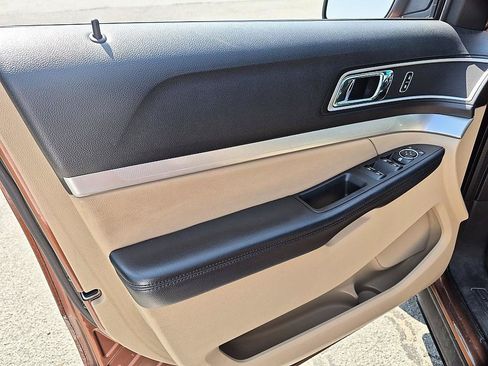 Used 2017 Ford Explorer XLT FWD image 12