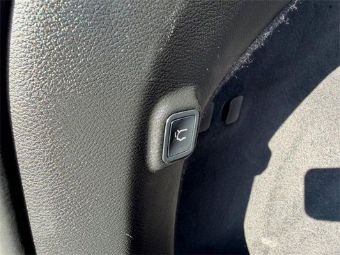 Used 2019 Jeep Cherokee Overland w/ Technology Group image 6