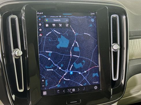 Used 2023 Volvo XC40 B5 Plus w/ Protection Package Premier image 22