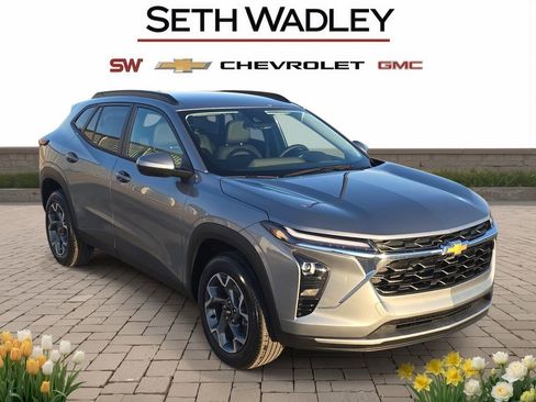 New 2026 Chevrolet Trax LT w/ LT Convenience Package FWD image 1
