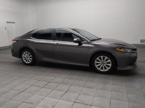 Used 2019 Toyota Camry LE image 11
