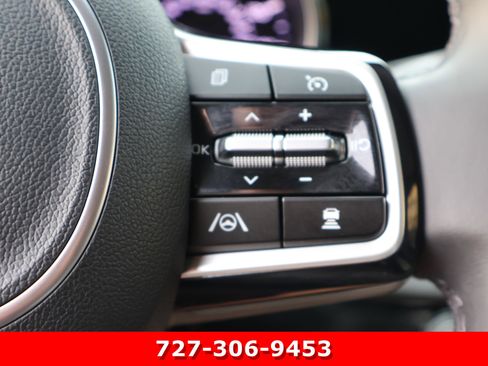 Used 2023 Kia Carnival EX FWD image 25