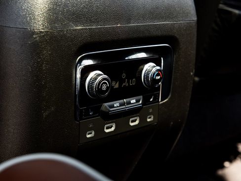 Used 2023 GMC Yukon Denali Ultimate AWD/4WD image 42