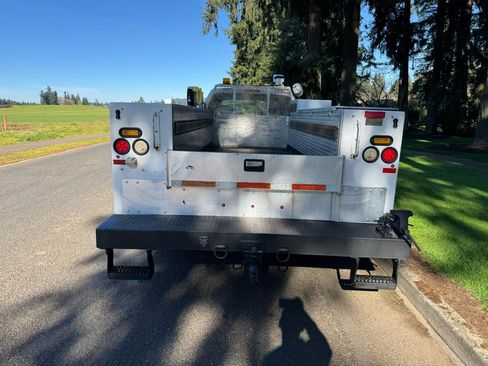 Used 2010 Ford F550 4x4 Crew Cab Super Duty image 4