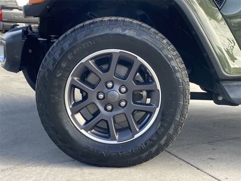 Used 2021 Jeep Gladiator Overland w/ Popular Equipment Package image 32