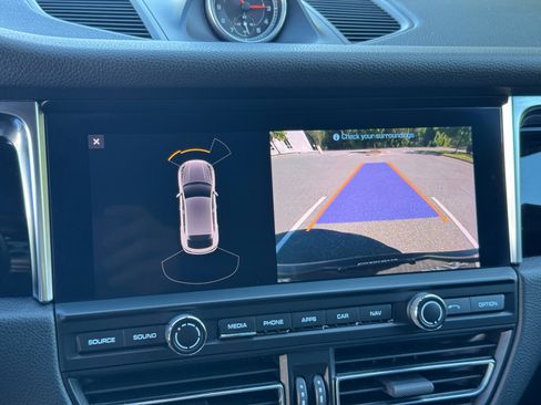 Used 2020 Porsche Macan image 33