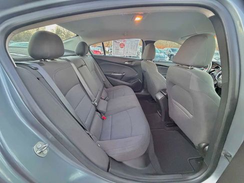 Used 2018 Chevrolet Cruze LT w/ Convenience Package image 18