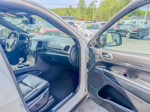 Used 2022 Jeep Grand Cherokee Limited image 16