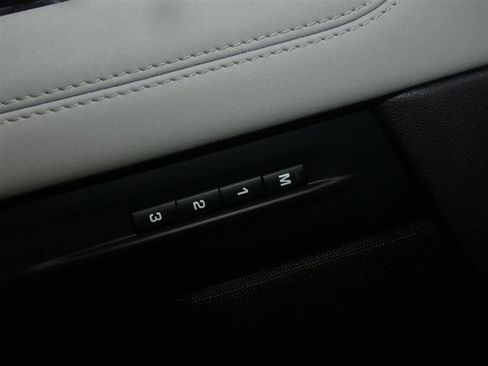 Used 2020 Land Rover Range Rover Evoque R-Dynamic SE AWD/4WD image 18