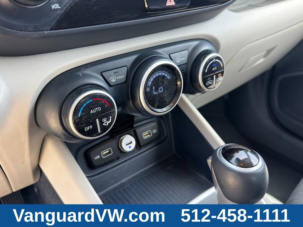 Used 2022 Hyundai Venue Limited FWD image 18