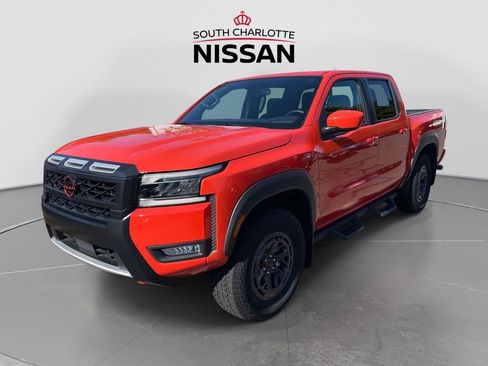 Used 2025 Nissan Frontier PRO-4X AWD/4WD image 3