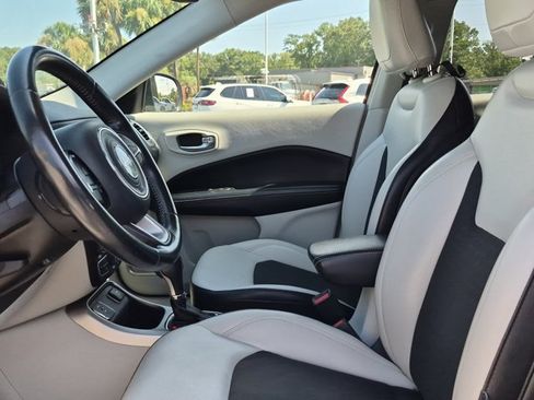 Used 2019 Jeep Compass Latitude FWD image 14
