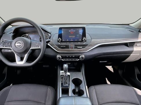 Used 2025 Nissan Altima 2.5 SV FWD image 16