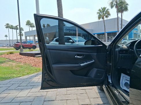 Used 2024 Nissan Sentra SR w/ SR Premium Package FWD image 13