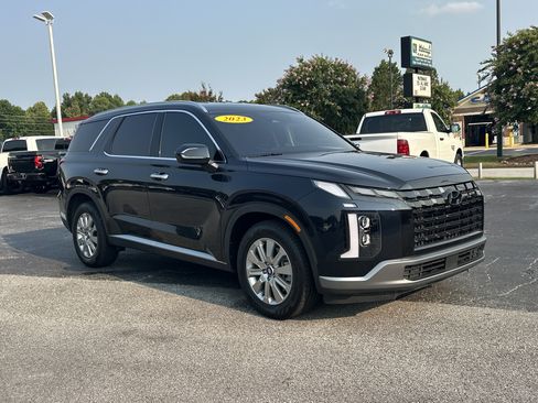 Used 2023 Hyundai Palisade SEL w/ Cargo Package FWD image 2