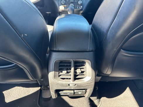 Used 2019 Jeep Cherokee Limited image 28