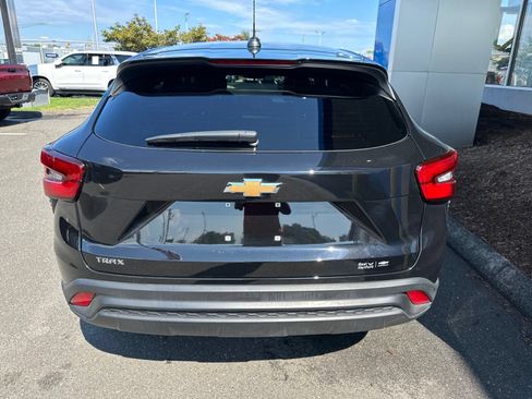 Used 2026 Chevrolet Trax LS FWD image 6