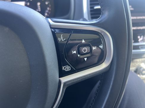 Used 2022 Volvo XC90 T5 Momentum w/ Climate Package FWD image 20