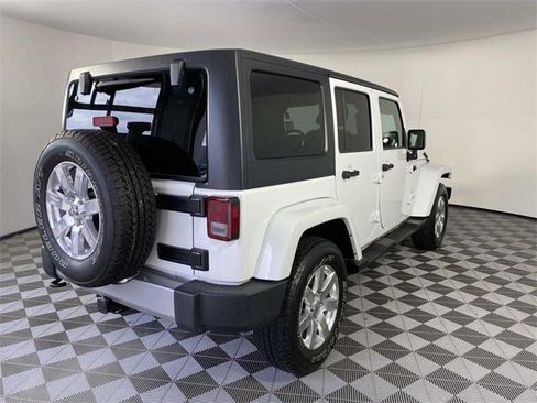 Used 2018 Jeep Wrangler Unlimited Sahara w/ Connectivity Group image 9