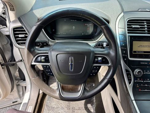 Used 2019 Lincoln Nautilus Select FWD image 11