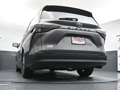 Used 2024 Toyota Sienna XLE FWD image 36