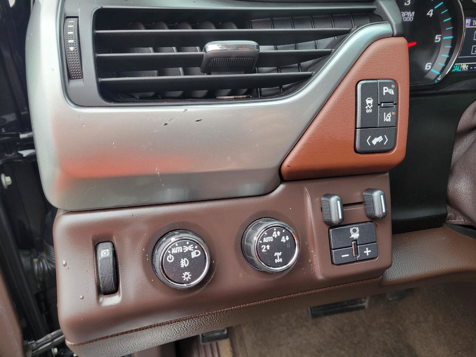 Used 2015 Chevrolet Tahoe LTZ AWD/4WD image 18